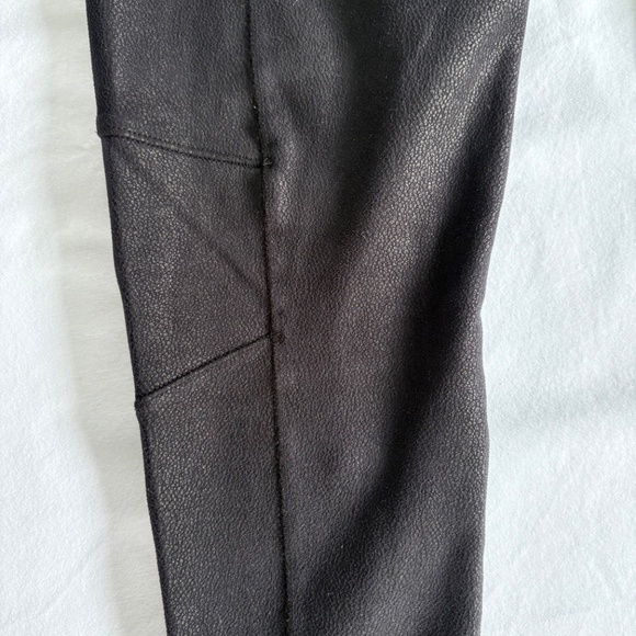 Splendid Women’s Black Patchwork Speckled Cracked Coated Leggings - Size M. - Picture 6 of 11